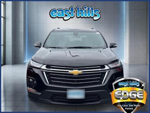 Mosaic Black Metallic 2023 Chevrolet Traverse LT Leather