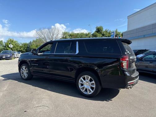 2023 Chevrolet Suburban 4WD High Country