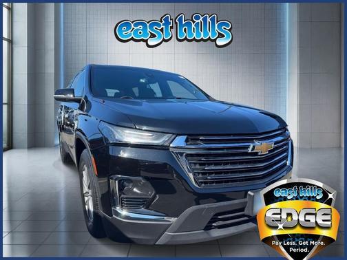 Mosaic Black Metallic 2023 Chevrolet Traverse LT Cloth