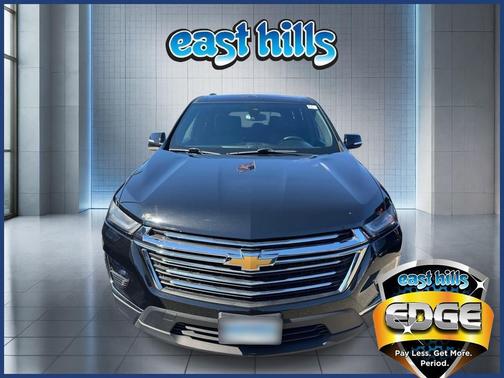 Mosaic Black Metallic 2023 Chevrolet Traverse LT Cloth