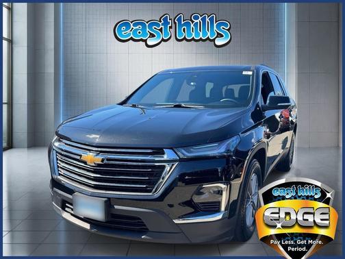 Mosaic Black Metallic 2023 Chevrolet Traverse LT Cloth