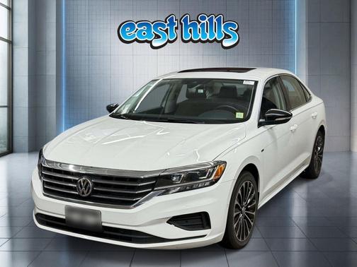 Pure White 2022 Volkswagen Passat 2.0T Limited Edition