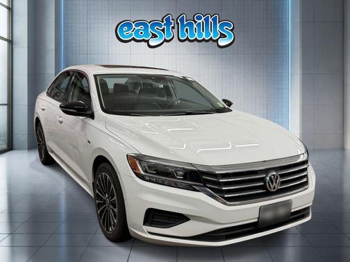 Pure White 2022 Volkswagen Passat 2.0T Limited Edition