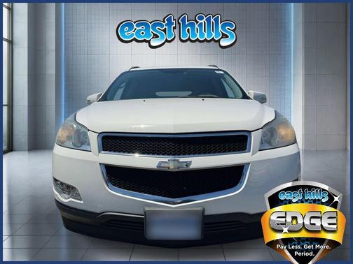 White 2010 Chevrolet Traverse LT