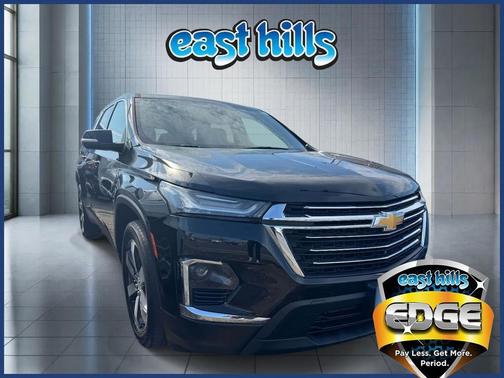 Mosaic Black Metallic 2023 Chevrolet Traverse LT Leather