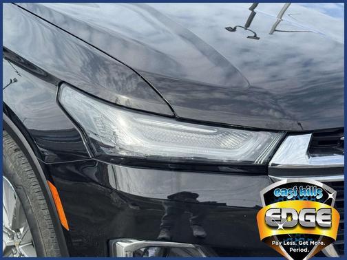 Mosaic Black Metallic 2023 Chevrolet Traverse LT Cloth