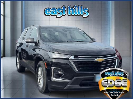 Mosaic Black Metallic 2023 Chevrolet Traverse LT Cloth