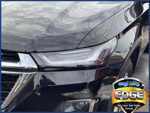 Mosaic Black Metallic 2023 Chevrolet Traverse LT Cloth