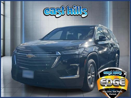 Mosaic Black Metallic 2023 Chevrolet Traverse LT Cloth