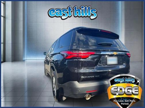 Mosaic Black Metallic 2023 Chevrolet Traverse LT Cloth
