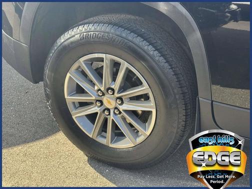 Mosaic Black Metallic 2023 Chevrolet Traverse LT Cloth