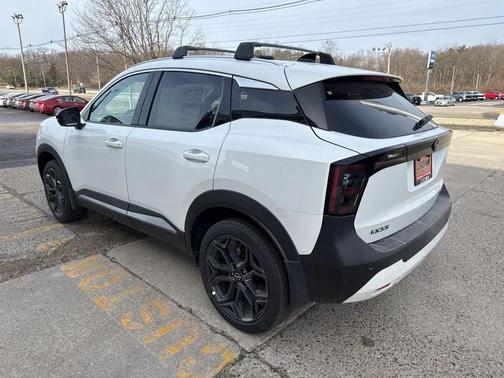 Aspen White Tricoat 2026 Nissan Kicks SR