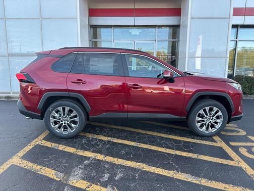 2025 Toyota RAV4 XLE Premium