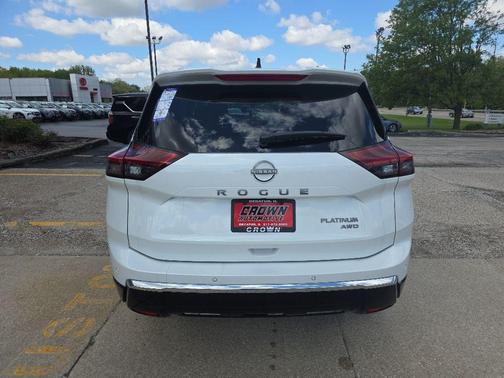 Everest White Pearl Tricoat 2026 Nissan Rogue Platinum