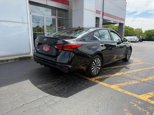 Super Black Clearcoat 2024 Nissan Altima 2.5 SV