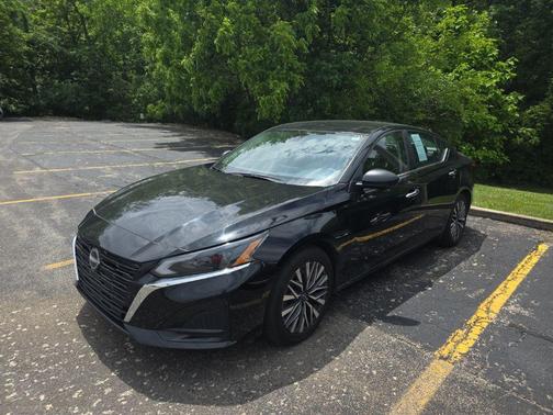 Super Black Clearcoat 2024 Nissan Altima 2.5 SV