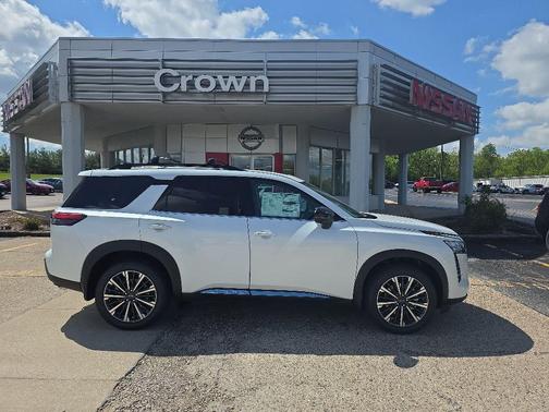 Everest White Pearl Tricoat 2026 Nissan Pathfinder Platinum