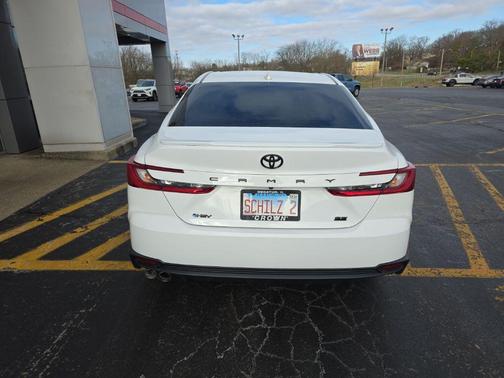 Ice Cap 2025 Toyota Camry SE