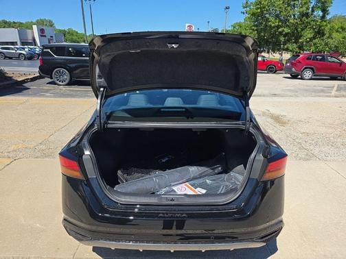 Super Black 2026 Nissan Altima SV FWD