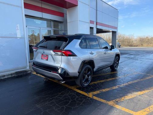 2020 Toyota RAV4 Hybrid SE