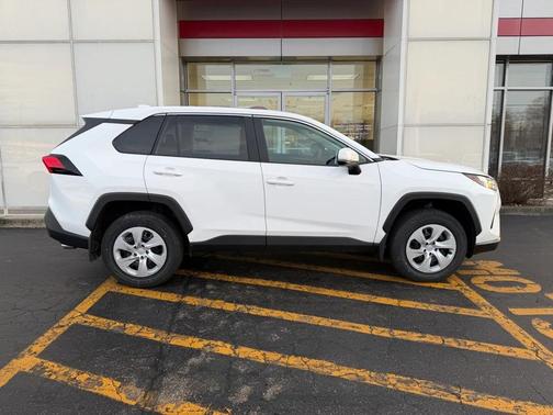 2025 Toyota RAV4 LE