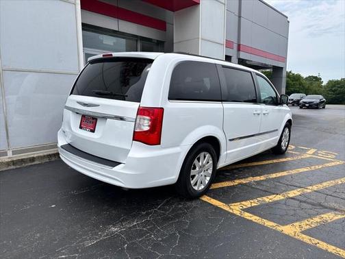 2015 Chrysler Town & Country Touring