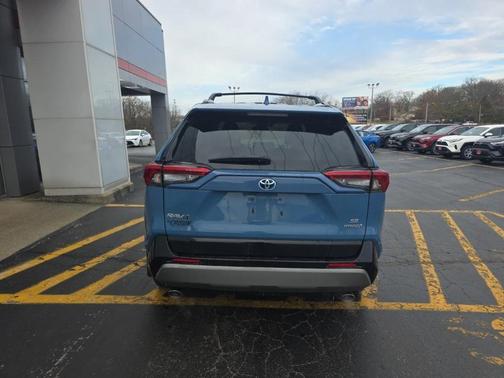 2024 Toyota RAV4 Hybrid SE