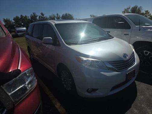 2017 Toyota Sienna XLE