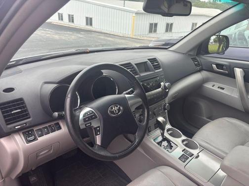 Nautical Blue Metallic 2011 Toyota Highlander SE