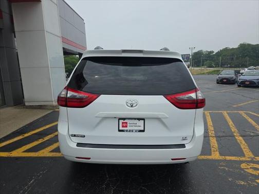2020 Toyota Sienna LE