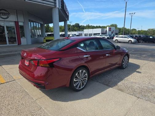 2025 Nissan Altima SL FWD