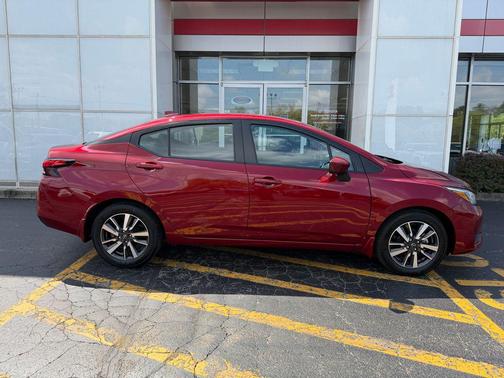Scarlet Ember Tintcoat 2025 Nissan Versa 1.6 SV