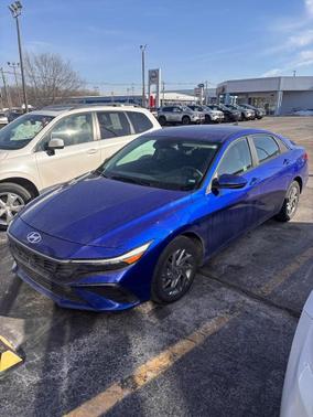 2024 Hyundai ELANTRA SEL