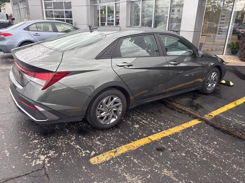 Amazon Gray 2024 Hyundai ELANTRA SEL