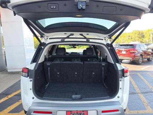 2023 Nissan Pathfinder SL 4WD
