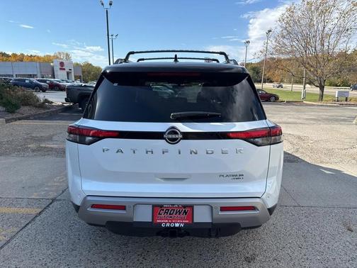 2025 Nissan Pathfinder Platinum 4WD