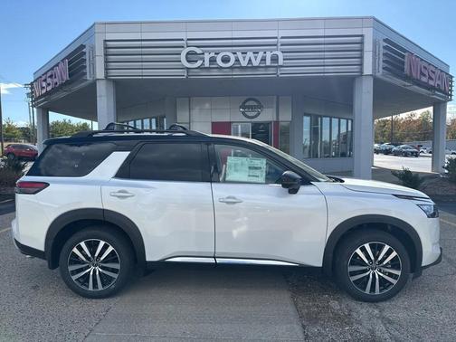 2025 Nissan Pathfinder Platinum 4WD
