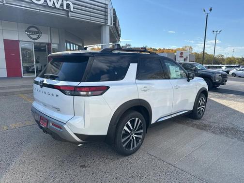 2025 Nissan Pathfinder Platinum 4WD