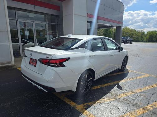 Aspen White Tricoat 2025 Nissan Versa 1.6 S