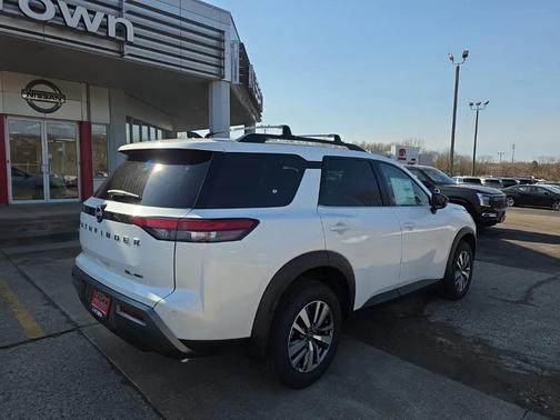 2026 Nissan Pathfinder SL