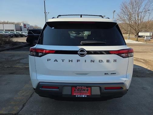 2026 Nissan Pathfinder SL