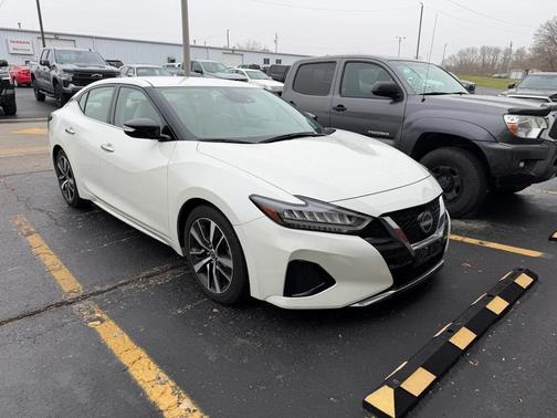 2023 Nissan Maxima SV