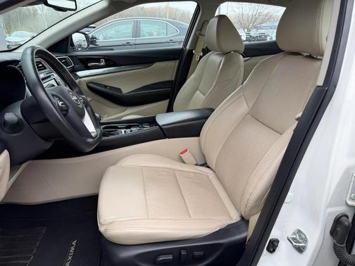 2023 Nissan Maxima SV