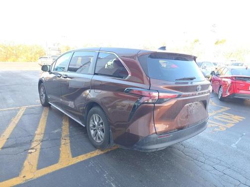 2021 Toyota Sienna XLE 7 Passenger