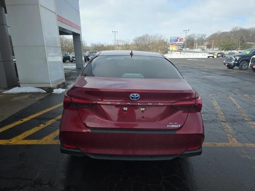 2021 Toyota Avalon Hybrid XLE Plus