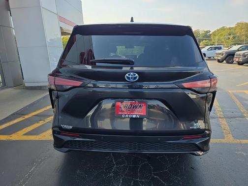 2021 Toyota Sienna XSE 7 Passenger