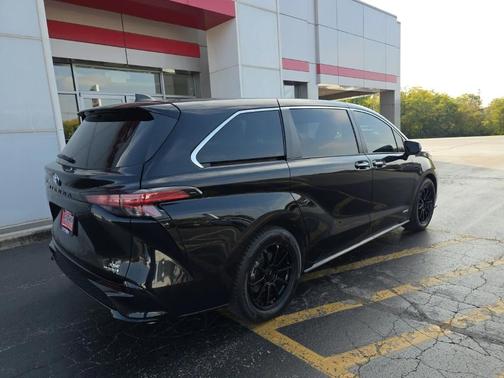 2021 Toyota Sienna XSE 7 Passenger