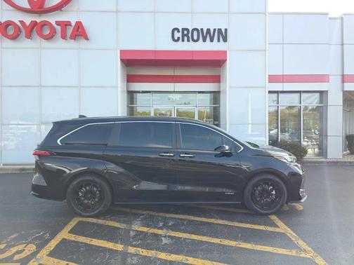 2021 Toyota Sienna XSE 7 Passenger