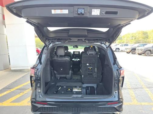 2021 Toyota Sienna XSE 7 Passenger