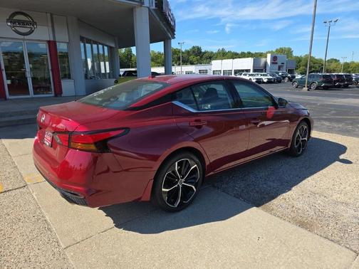 2025 Nissan Altima SR FWD